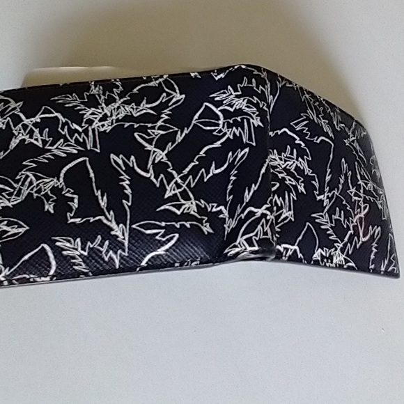 Michael Kors Billfold Black - Picture 11 of 13